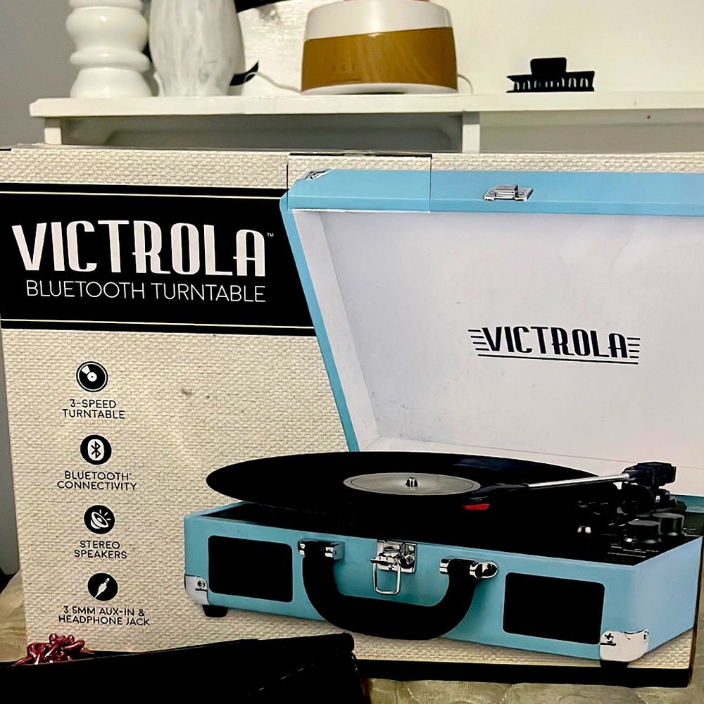 Victoria Bluetooth Turntable